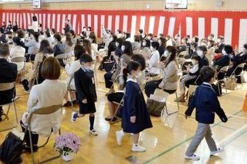 Dịch COVID-19: Nhật Bản mở cửa trở lại trường học ở một số khu vực