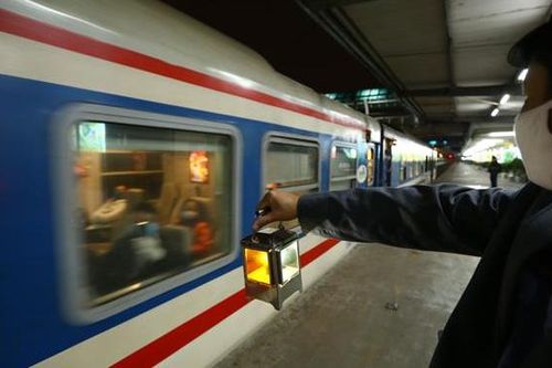 Thân thương chuyến tàu duy nhất tuyến Hà Nội - Thành phố Hồ Chí Minh mùa dịch COVID-19
