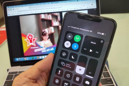 Các nhà mạng chung tay lan tỏa thông điệp 'Không ra khỏi nhà khi không thật sự cần thiết'