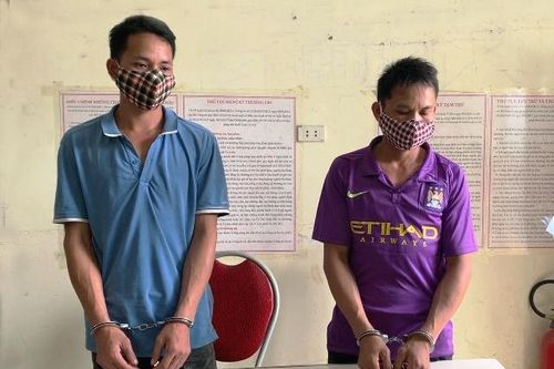 Bắt khẩn cấp hai đối tượng khai thác rừng trái phép