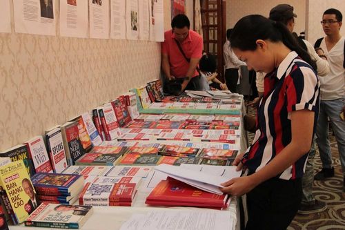 Ở nhà mùa dịch, người trẻ rủ nhau đọc sách giá trị sống