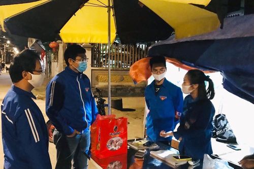 Thanh niên trực xuyên đêm nơi cửa ngõ Thủ đô