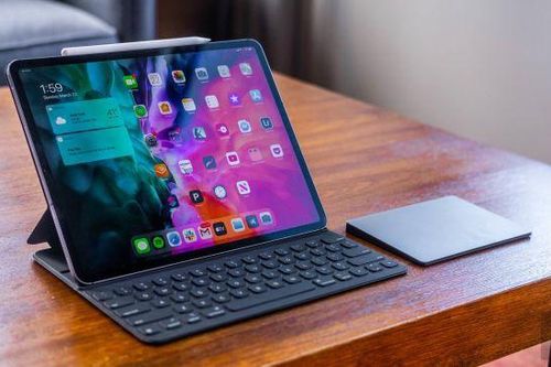 iPad Pro 20 có thể ngắt micro khi đóng vỏ máy