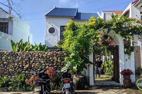 Ngôi nhà cũ ở Quảng Ngãi 'lột xác' nhờ kiến trúc phong cách Địa Trung Hải