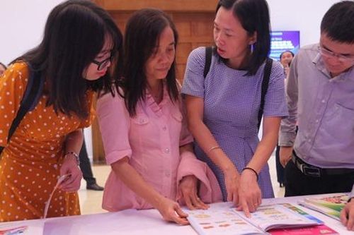 Quản lý chất lượng và giá khi xã hội hóa biên soạn sách giáo khoa