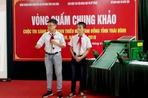 Tàu dọn rác chạy bằng năng lượng mặt trời