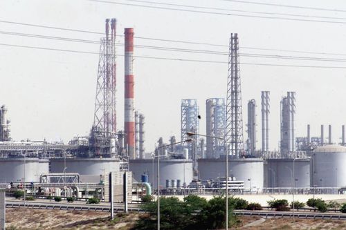 Saudi Arabia hoãn công bố giá dầu tháng Năm để đợi cuộc họp OPEC