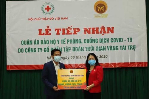 Hỗ trợ 5.500 bộ quần áo bảo hộ y tế cho tuyến đầu phòng, chống dịch COVID-19