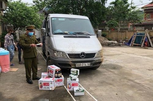 Lạng Sơn: Chặn đứng việc tuồn hàng loạt kem dưỡng da và xì dầu nhập lậu ra thị trường