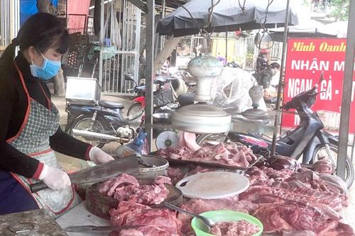Người tiêu dùng vẫn phải mua thịt lợn giá cao