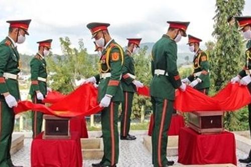 An táng 4 hài cốt liệt sĩ vừa tìm thấy ở Khánh Hòa