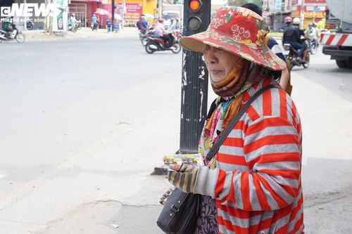 Người bán vé số ở TP.HCM được hỗ trợ 750 nghìn đồng