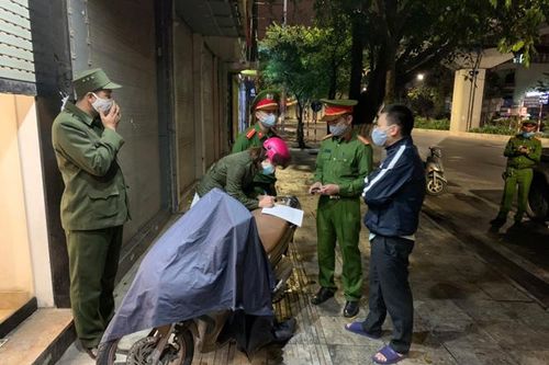 Hà Nội: Xử phạt hàng trăm trường hợp không thực hiện đúng yêu cầu cách ly xã hội