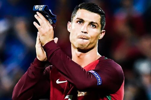 Ronaldo bị đánh bại ở thử thách gập bụng