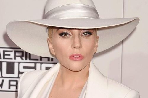 Lady Gaga quyên góp 35 triệu USD chống dịch