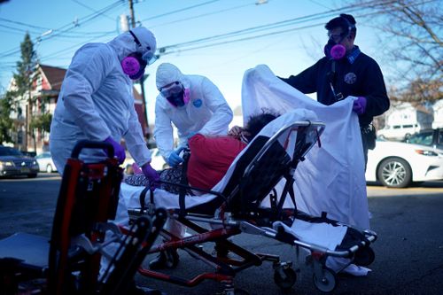 12 giờ căng như dây đàn của đội 911 một thành phố Mỹ giữa mùa dịch