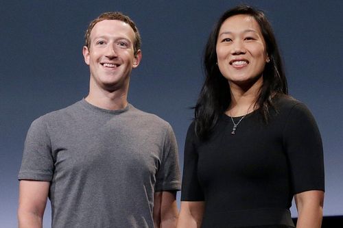 CEO Facebook từng được 'ghép đôi' với bạn của vợ trong ứng dụng hẹn hò