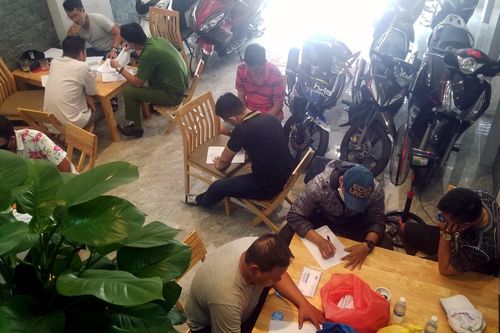 20 người tụ tập đánh bạc trong căn nhà 3 tầng ở Nha Trang