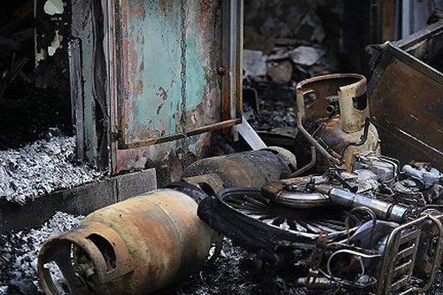 Nhân viên giao gas và con chủ nhà bị thương sau vụ phát nổ