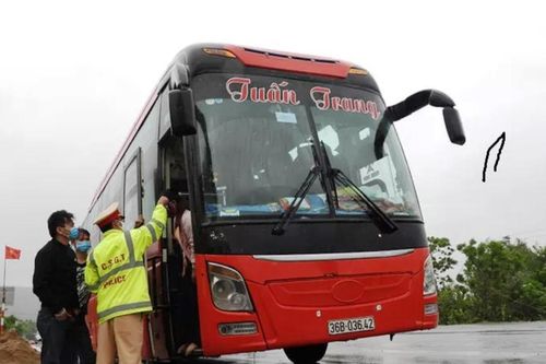 Thêm 1 xe khách đi 'xuyên Việt' trong thời gian cách ly xã hội