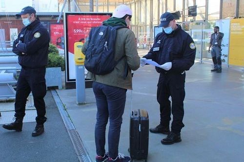 Pháp tiến hành sàng lọc quy mô lớn, một số nước EU chuẩn bị kế hoạch sau dịch