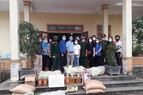 Những bữa cơm ấm áp nghĩa tình