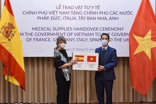 Việt Nam hỗ trợ một số nước châu Âu chống dịch Covid - 19