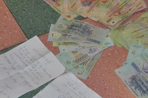 Quay cuồng trong vòng xoáy 'tín dụng đen' (Bài 2: Tụt huyết áp vì vay nhanh qua App)
