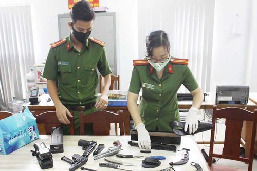 Vận động toàn dân giao nộp vũ khí, vật liệu nổ và công cụ hỗ trợ