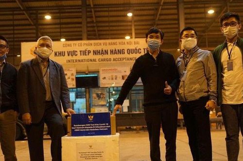 Dịch Covid-19: Bộ xét nghiệm virus SARS-CoV-2 do Việt Nam sản xuất đã đến Indonesia