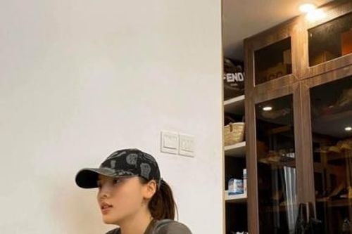 Sao Việt rèn luyện thể thao trong những ngày cách ly toàn xã hội