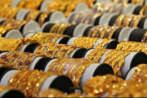 Vàng tiếp tục tăng, một số thương hiệu trong nước tạm dừng giao dịch