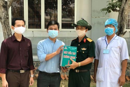 Máy rửa tay sát khuẩn không cần chạm của anh nông dân Đồng Tháp
