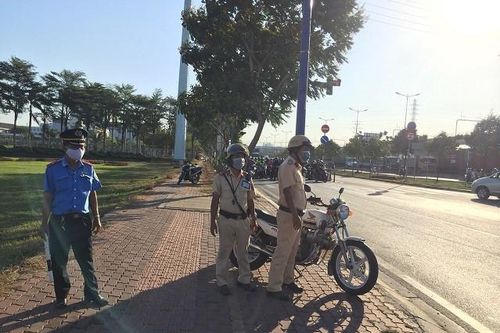Tiệm hớt tóc bị lập biên bản vì mở cửa trong những ngày cách ly xã hội