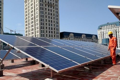 Giảm giá mua điện mặt trời áp mái xuống còn 1.943 đồng/kWh