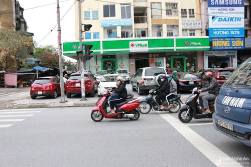 Sử dụng điện thoại trong lúc lái xe - ẩn họa khôn lường