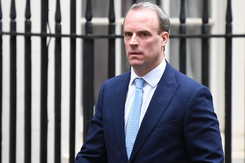 Ngoại trưởng Anh Dominic Raab tạm thời điều hành đất nước