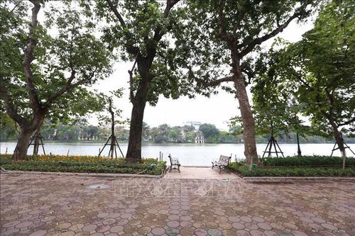 Dịch COVID-19: Người dân Thủ đô tạm dừng tập thể dục buổi sáng ở nơi công cộng