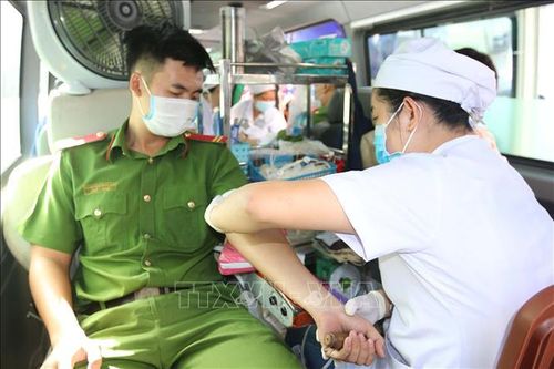 Dịch COVID-19: Cần lắm những 'giọt hồng yêu thương'