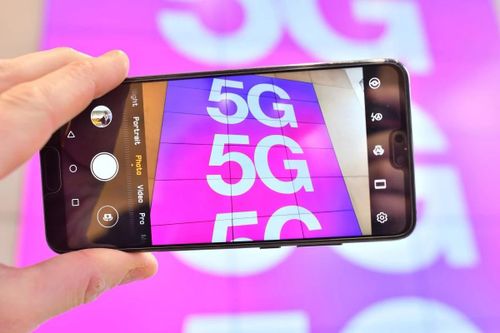 Chính quyền Anh nói gì khi người dân phá hủy cột phát sóng 5G?