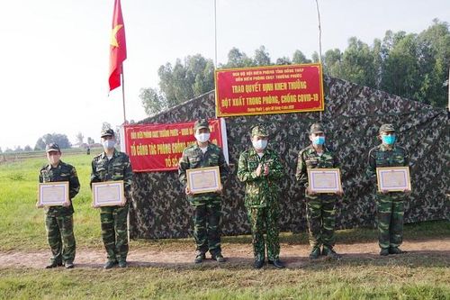 Bộ đội Biên phòng Đồng Tháp khen thưởng 5 tập thể, 21 cá nhân