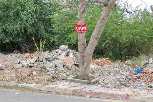 Xà bần, rác thải tràn ngập các con đường