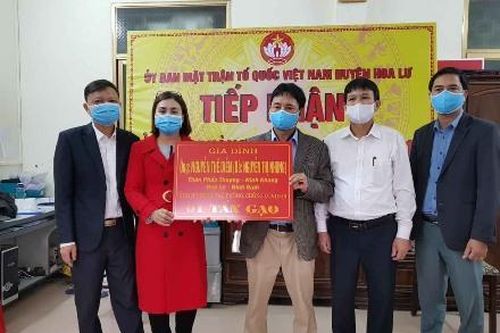 Ủy ban MTTQ Việt Nam huyện Hoa Lư tiếp nhận ủng hộ gần 70 triệu đồng và 1 tấn gạo cho 'Quỹ phòng, chống dịch Covid-19'
