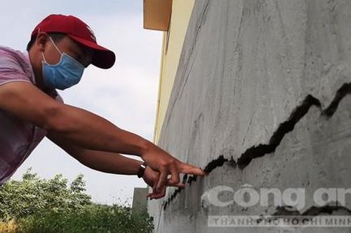 Vụ ngôi trường mới xây đã hư: Sửa xong lại hư tiếp
