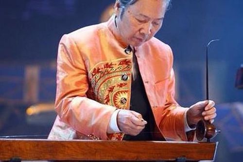 Nghệ sĩ đàn bầu Ngọc Hướng - bố ca sĩ Khánh Linh qua đời