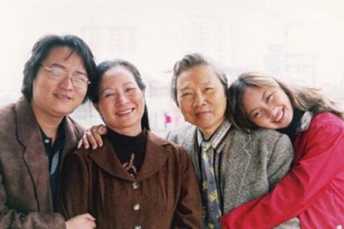 'Họa mi' Khánh Linh vĩnh biệt người cha thân yêu