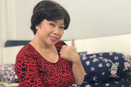 Diễn viên hài Phi Phụng bán sữa chua, chăm làm từ thiện ở tuổi 56