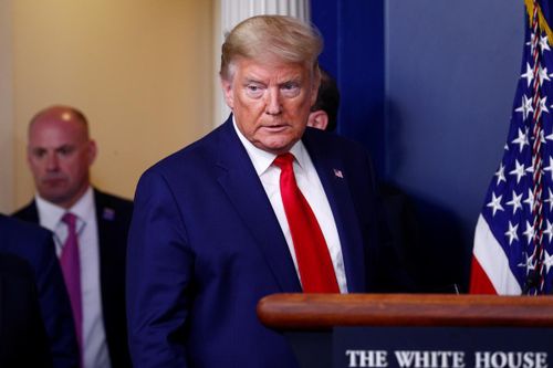 Ông Trump loại bỏ người giám sát gói cứu trợ 2.000 tỷ USD