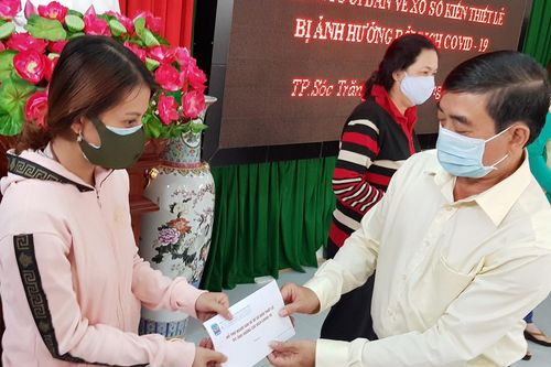 4.500 người bán vé số lẻ được nhận tiền hỗ trợ