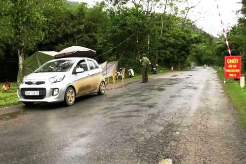 Vụ thuê ô tô đi sinh nhật khi đang cách ly: Một trường hợp từng vào Bệnh viện Bạch Mai